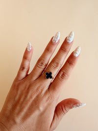 Clover Ring in Black