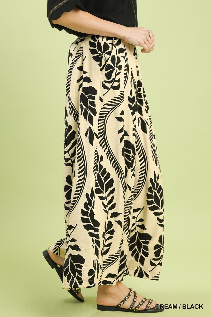 Tropical Leaf Print Wide Leg Pant in Black