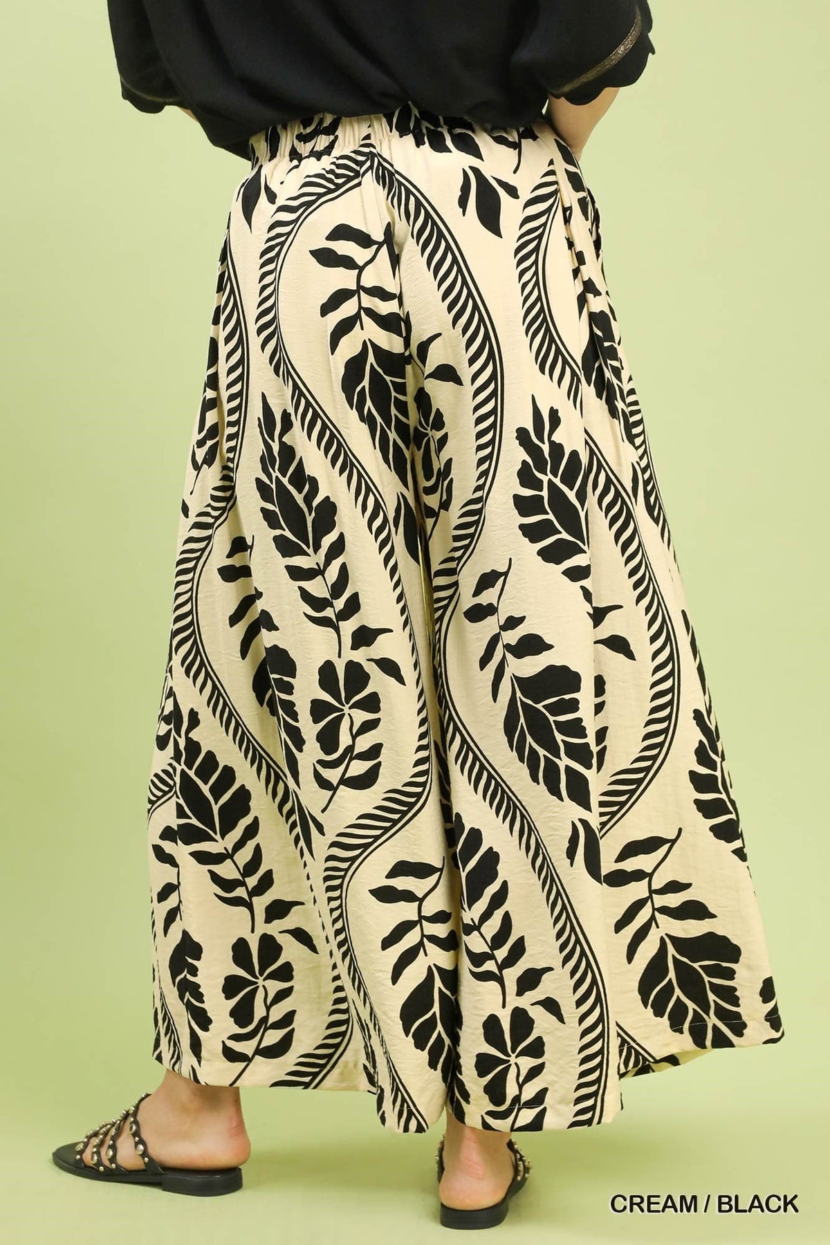 Tropical Leaf Print Wide Leg Pant in Black