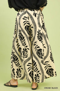 Tropical Leaf Print Wide Leg Pant in Black