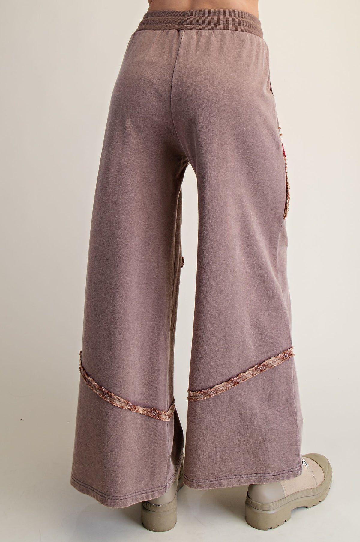 Star Patch Detailed Mineral Wash Pants in Coffee