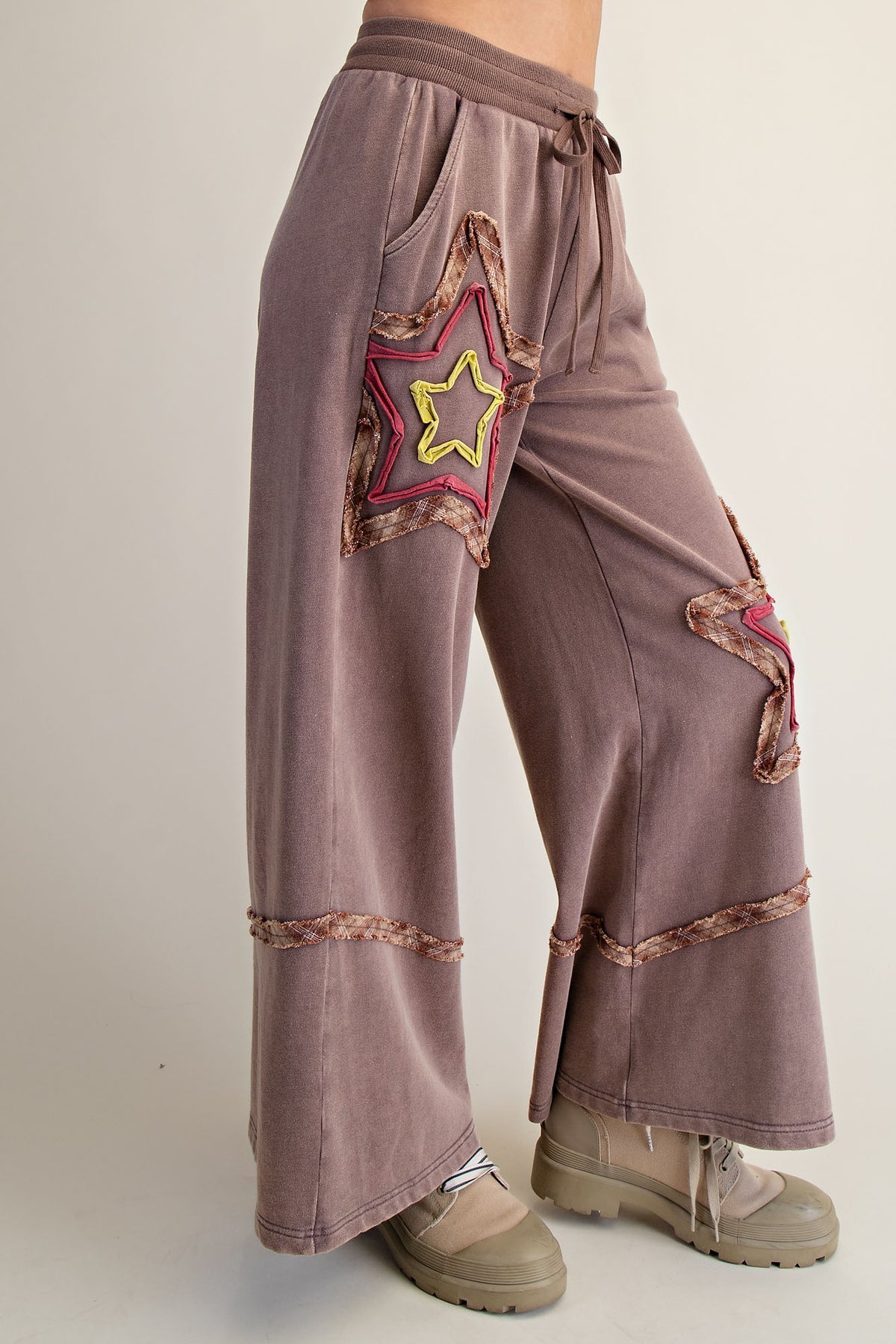 Star Patch Detailed Mineral Wash Pants in Coffee
