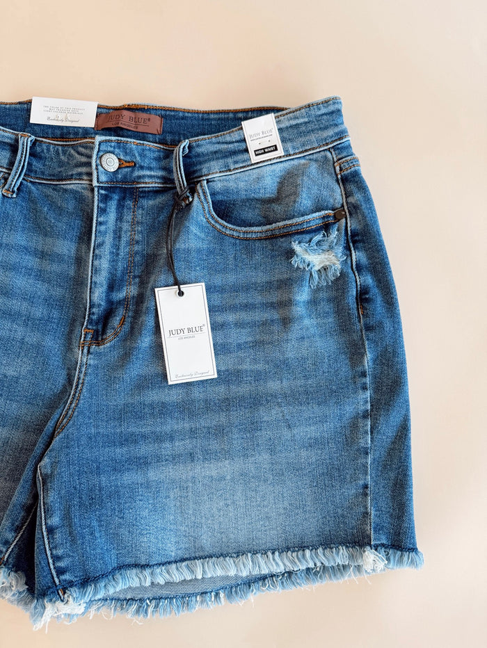 Curvy Vintage Wash Shorts W/Fray Hem MD