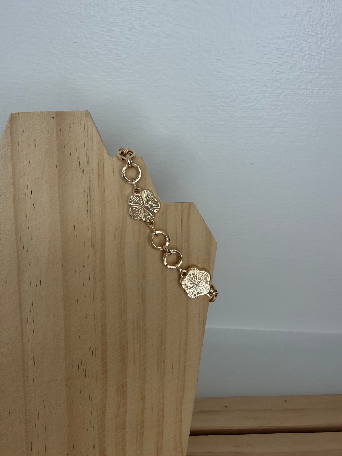 Enamel Quatrofoil Link Toggle Bracelet Gold