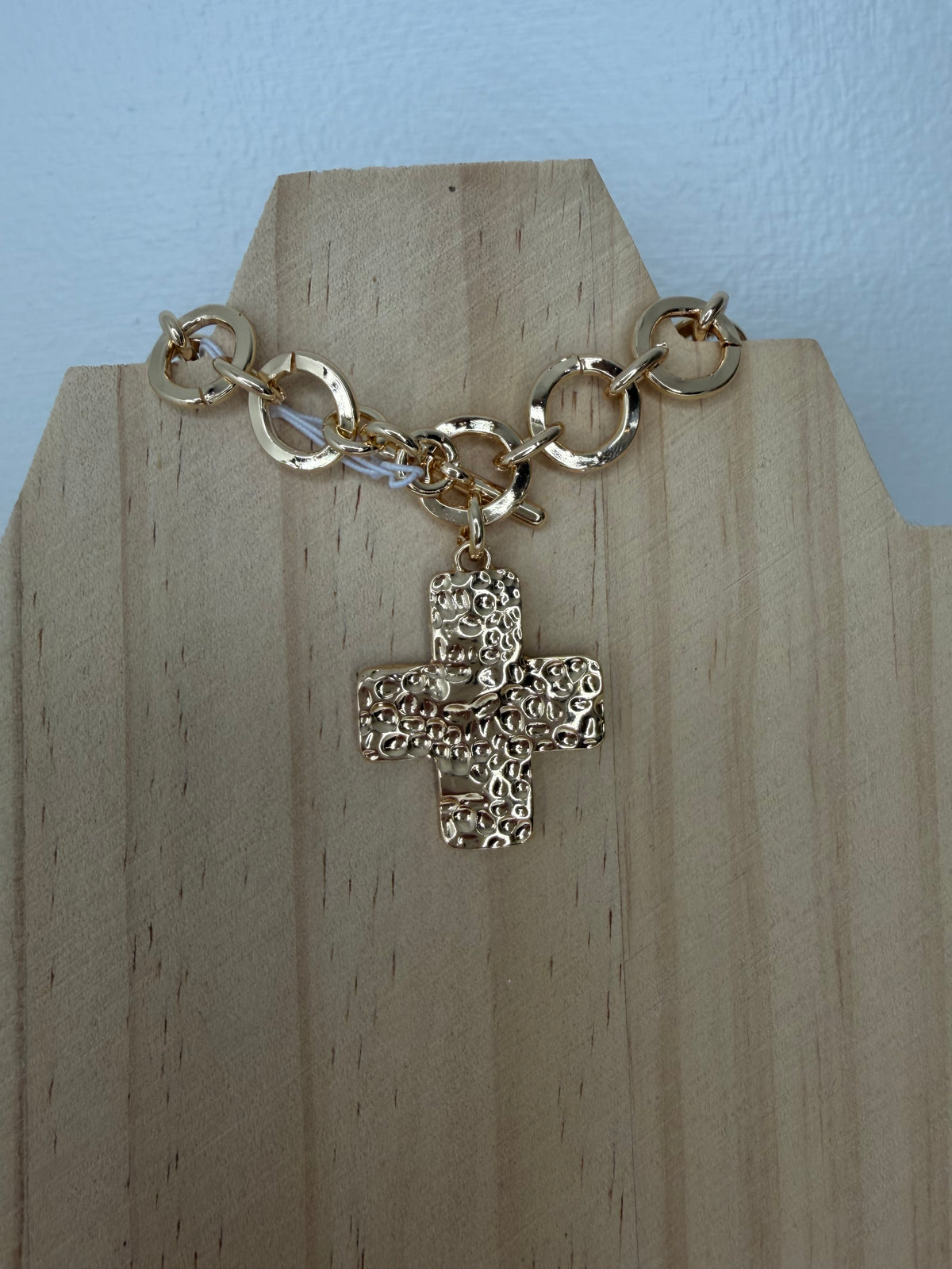 Hammered Cross Toggle Bracelet in Gold