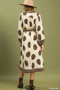 Abstract Border Dress With Belt in Cream Mix